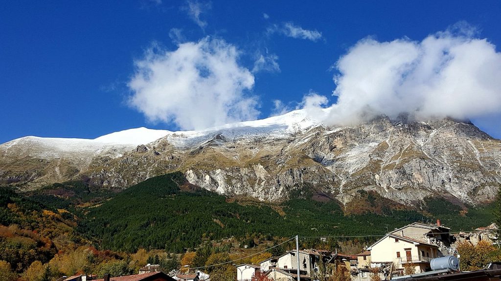 Il Monte Vettore, visto da Pretare (AP) - Foto Wikimedia Commons Ph. Luigi936