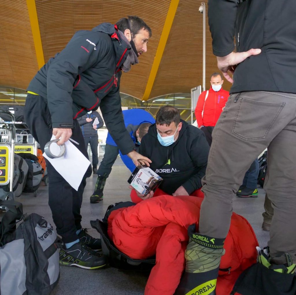 Alex Txikon in partenza