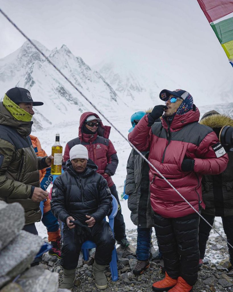 Cerimonia della Puja. Foto @ Nirmal Purja