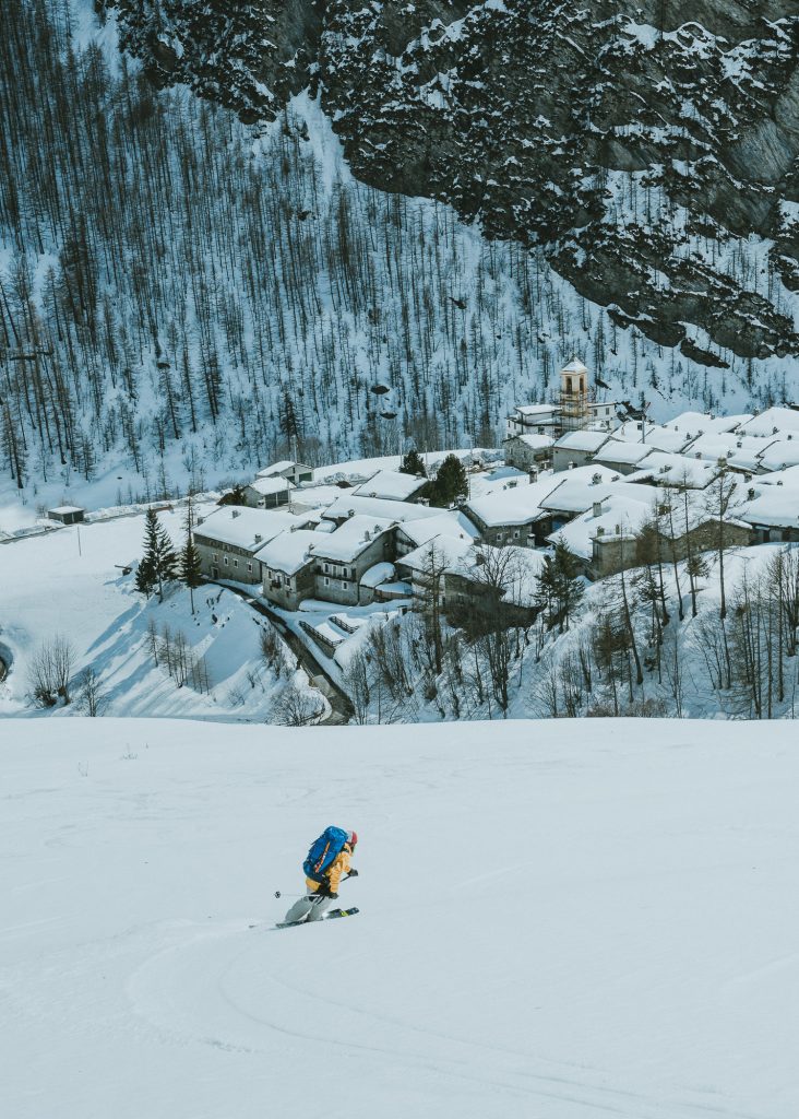 Con gli sci in alta Valle Maira.  Foto Ville Niiranen - Archivio ATL del Cuneese