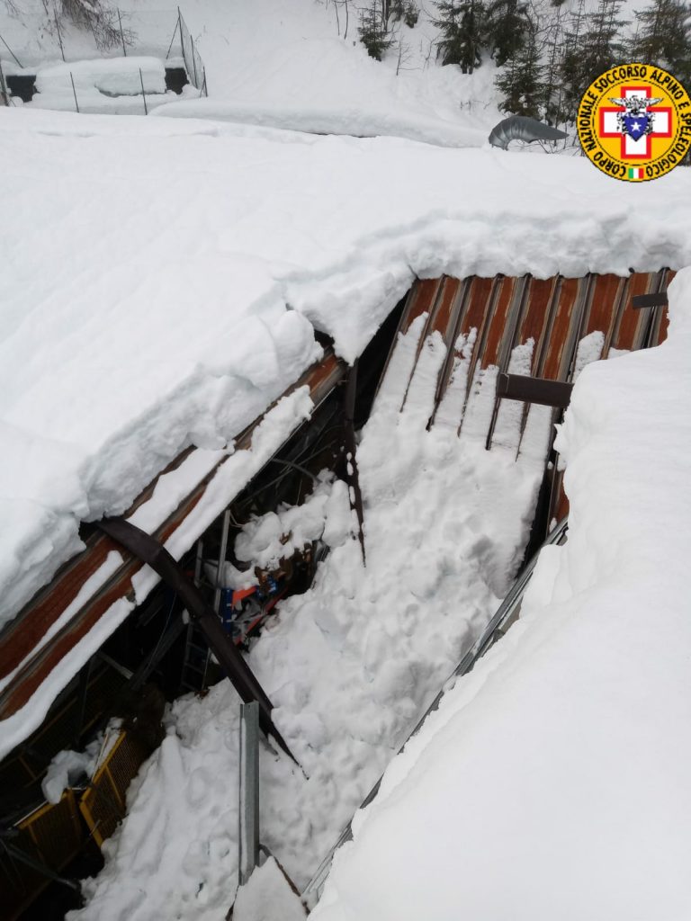 Sgombero neve dai tetti - Foto CNSAS FVG