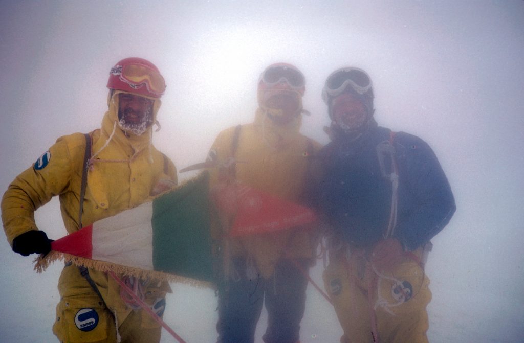 Daniele Chiappa, Pino Negri e Casimiro Ferrari in vetta al Cerro Torre. Foto archivio Gruppo Ragni della Grignetta