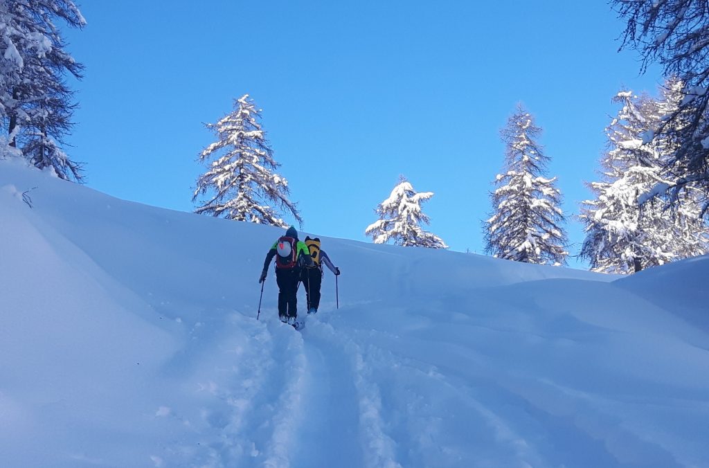 Risalendo verso l'Incianao. Foto Elio Bonfanti