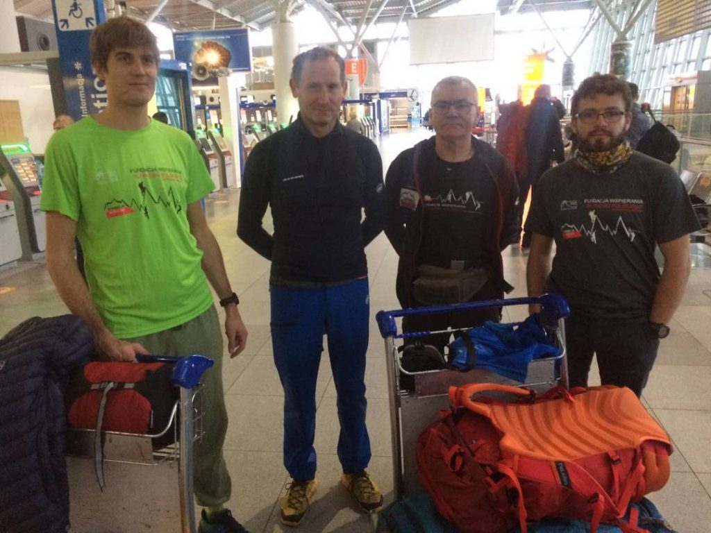 Alpinisti alla partenza. Foto @ Golab