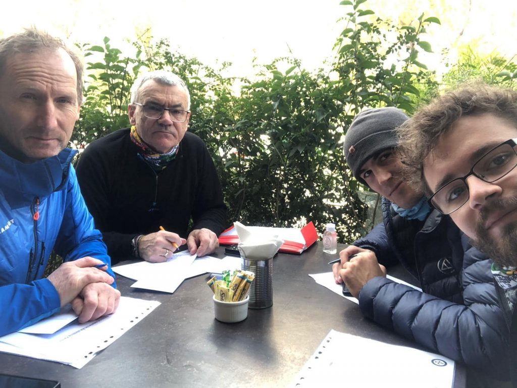 Alpinisti a Islamabad. Foto @ Golab