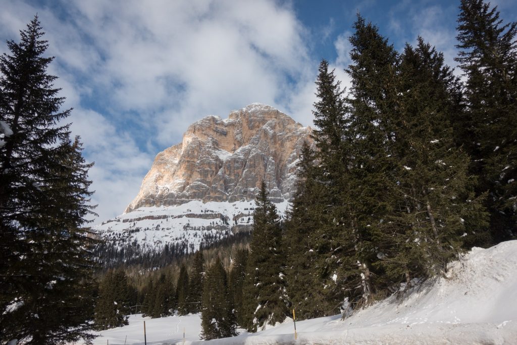 Il meraviglioso sfondo dolomitico che fa da cornice al talent - Foto FB Art Film Kairos