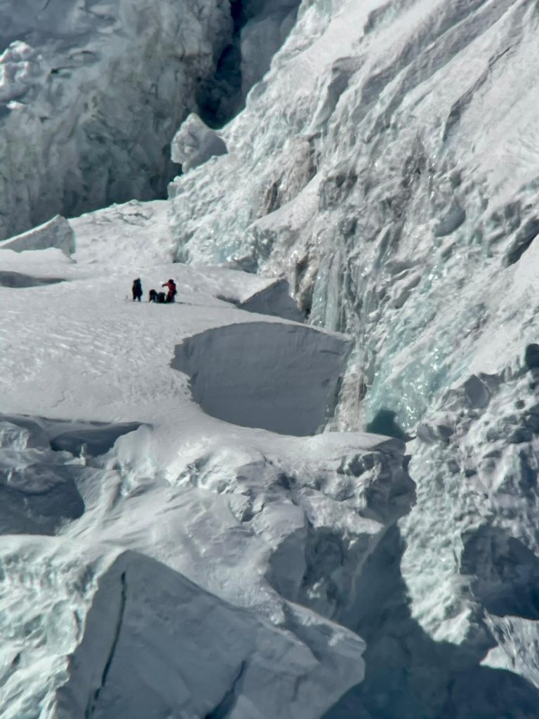 La squadra di Txikon vista da Moro. Foto @ Simone Moro