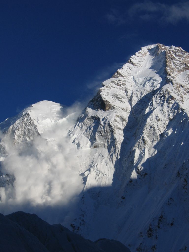 Nel dettaglio lo spigolo nord-est. Foto archivio EvK2Cnr