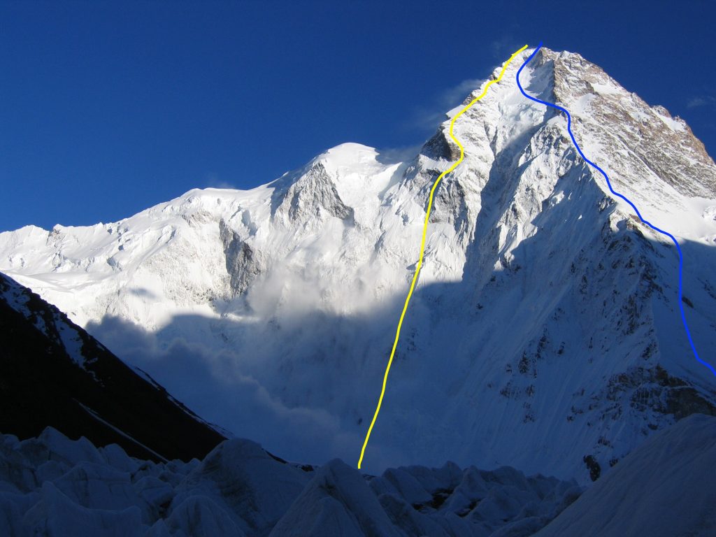 In giallo la via sognata sullo spigolo nord-est, in blu la via sullo spigolo nord. Foto archivio EvK2Cnr
