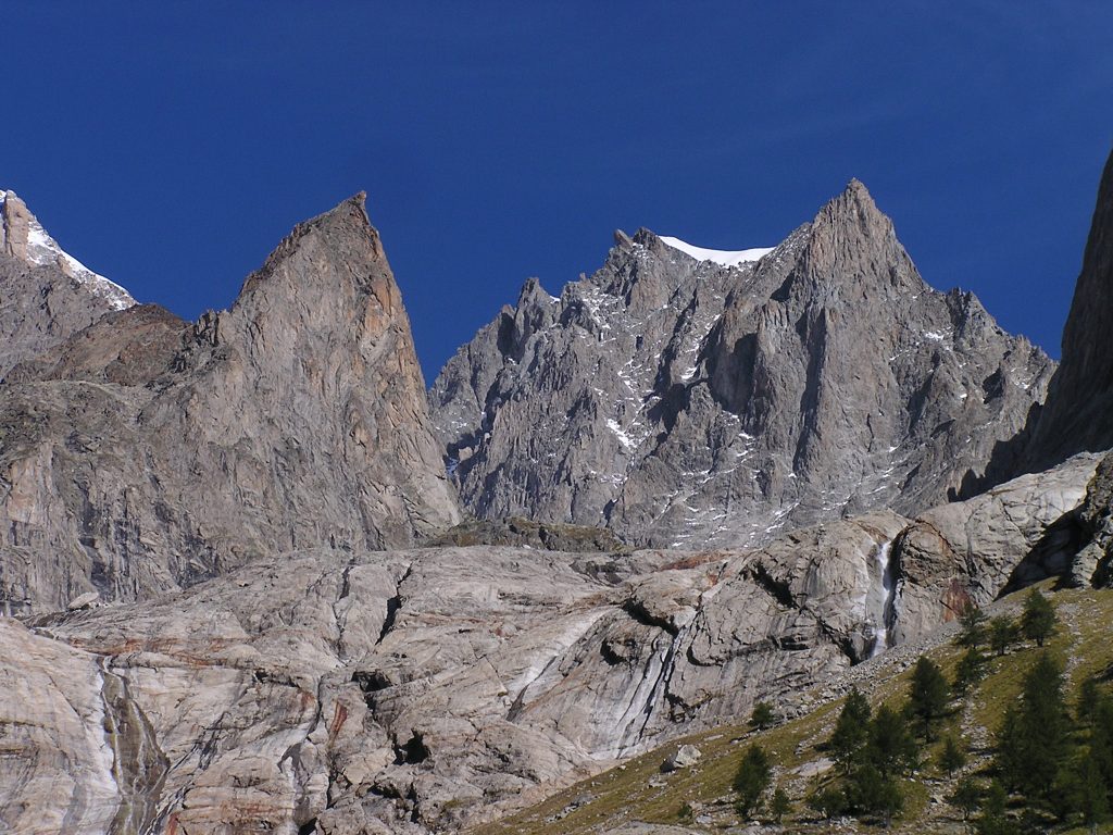 Nella foto il Pic Gugliermina. Alessandro Cantamessa, CC BY-SA 3.0 <https://creativecommons.org/licenses/by-sa/3.0>, attraverso Wikimedia Commons