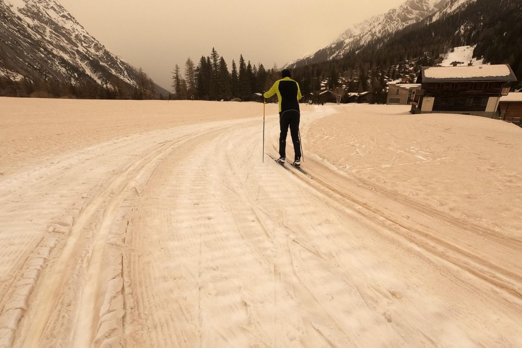 Neve dorata nel Vallese - Foto ANSA EPA/SALVATORE DI NOLFI