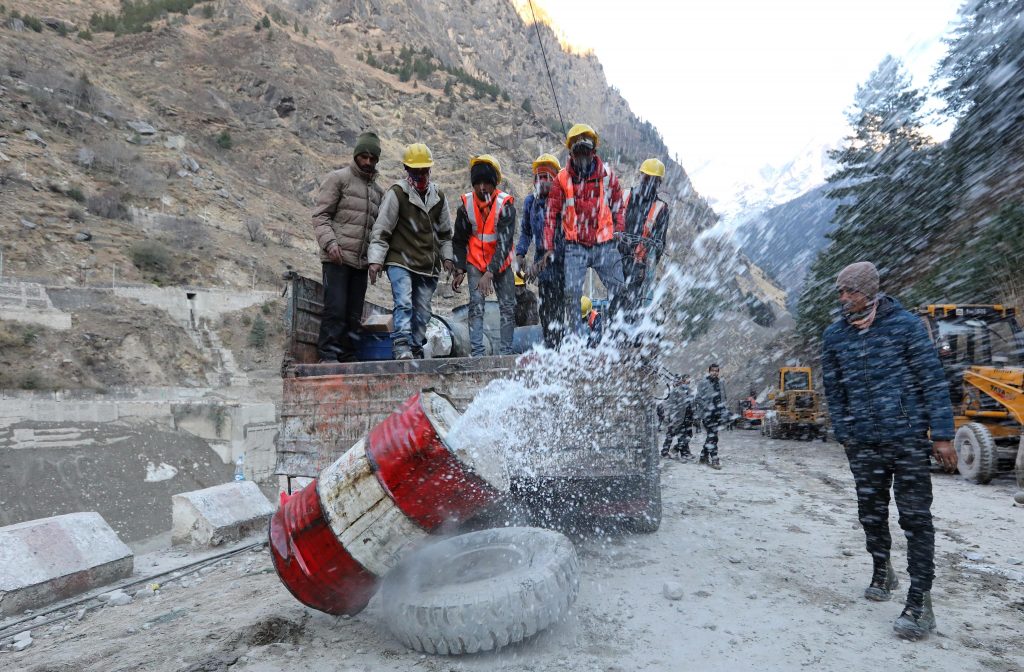 Collasso del ghiacciaio Nanda Devi - Foto ANSA EPA/RAJAT GUPTA
