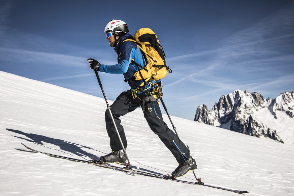 Denis in salita nel gruppo del Monte Bianco. Foto Stefano Jeantet