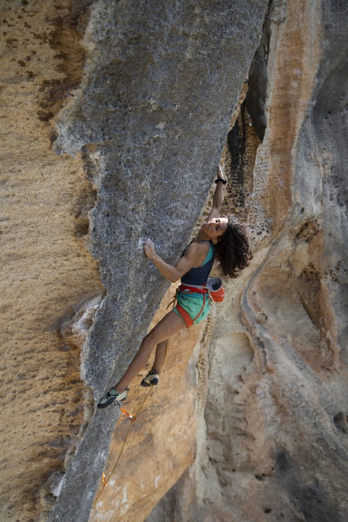 MONTE SORDO. Wafaa Amer sale Hyaena, al settore Alveare, seconda salita femminile. La via, liberata da Andrea Gallo nel 1986, è stata il primo 8b+ di Finale. Foto @ Andrea Gallo