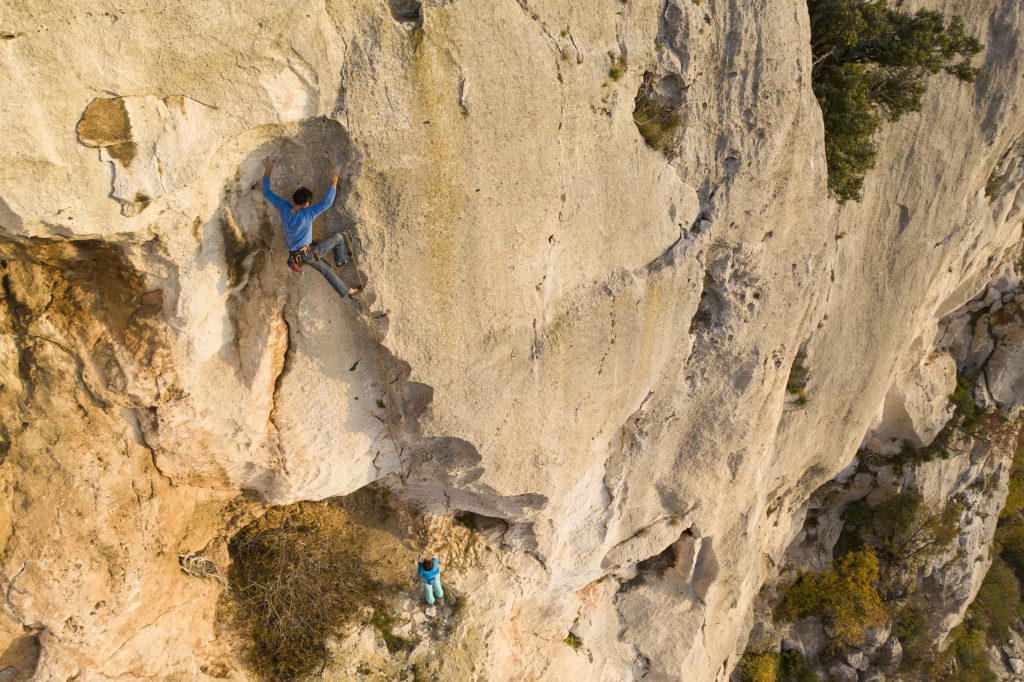 ROCCA DI PERTI. Su Voltaire (7a+), al settore Settentrionale, nuova linea del 2015 delle guide alpine Elisabetta Caserinie Lorenzo Cavanna. Foto @ Andrea Gallo