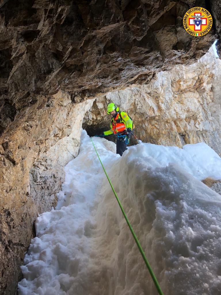 Delicato intervento sul Monte Cornetto - Foto CNSAS Veneto