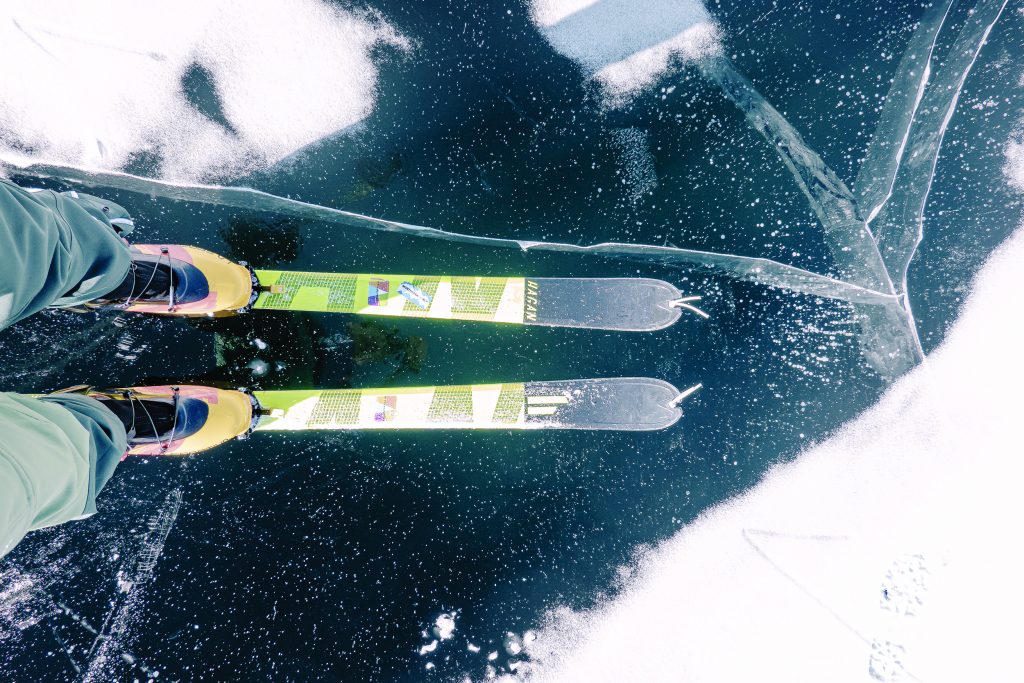 Con gli sci sul ghiaccio vivo. Foto Giovanni Montagnani