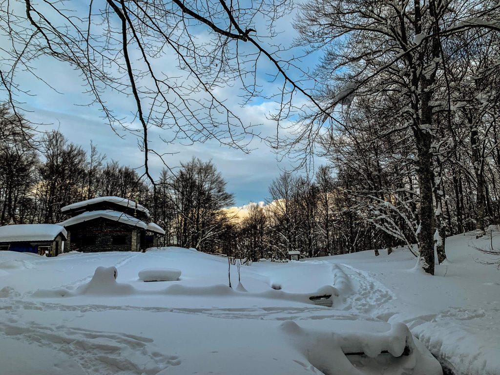 Il Rifugio in veste invernale - Foto FB Rifugio Ezio Orsi