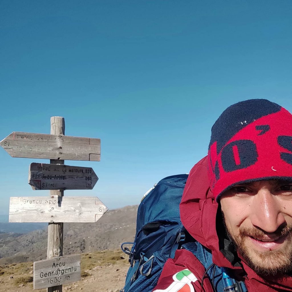 In cammino nel Gennargentu. Foto Elia Origoni