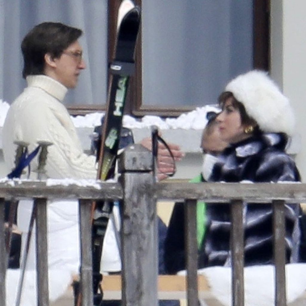 Lady Gaga e Adam Driver sul set a Gressoney - Foto IG @House of Gucci