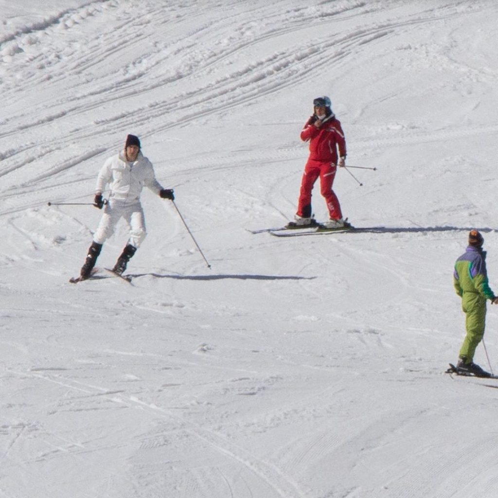 Adam Driver sul set a Gressoney - Foto IG @House of Gucci
