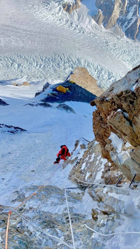Verso il campo a 7000m. Foto @ Mingma G. Sherpa 