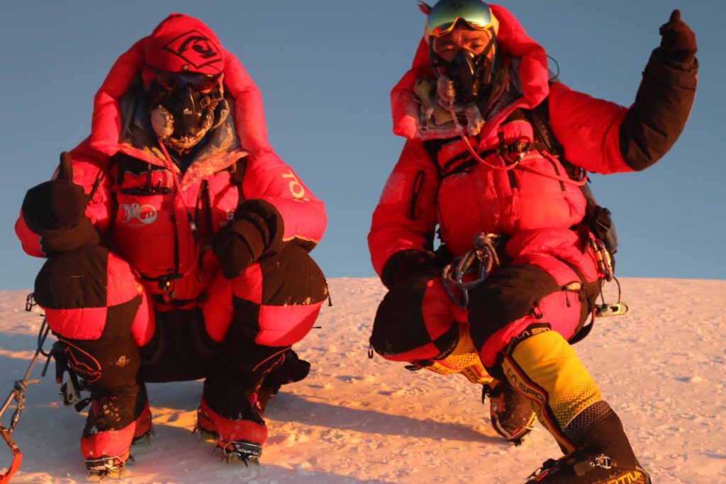 Foto di vetta. Foto @ Mingma G. 