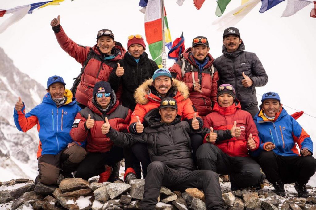 Tutta la squadra della prima invernale sul K2. Foto @ Mingma G. David Sherpa