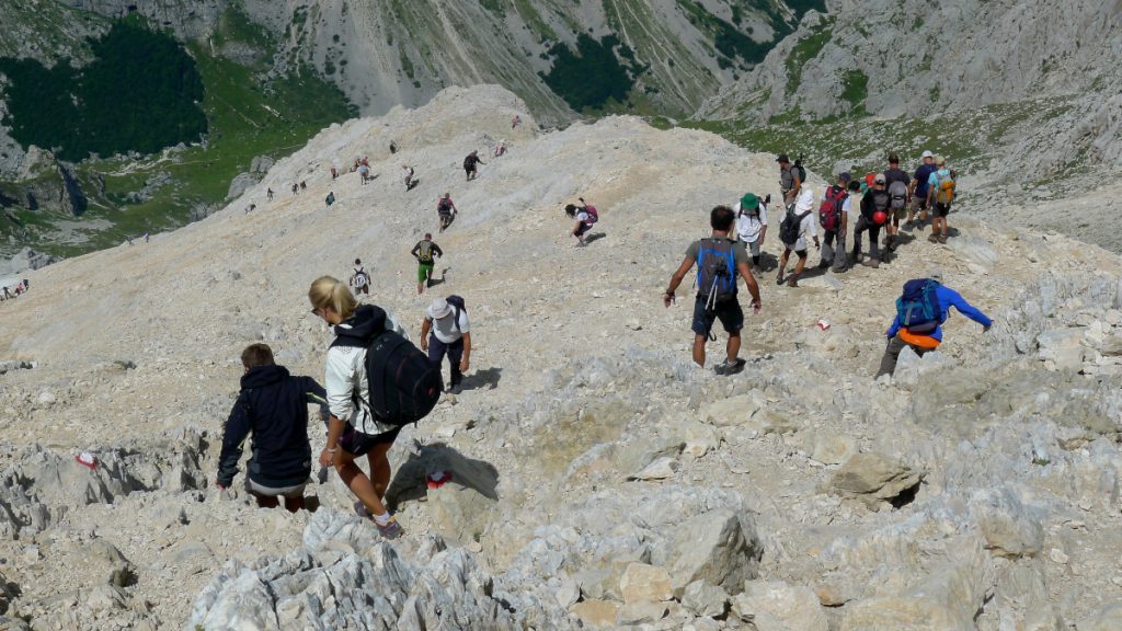 Corno Grande, folla sulla via normale