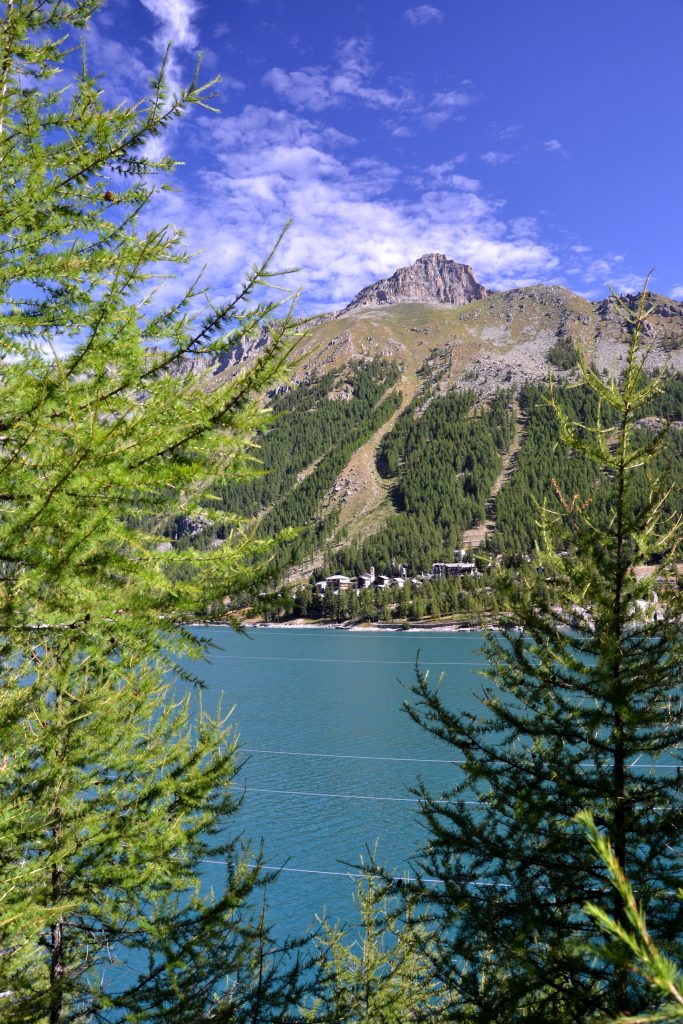 Ceresole Reale, porta piemontese al Parco del Gran Paradiso, con il suo lago. Foto Gian Luca Gasca