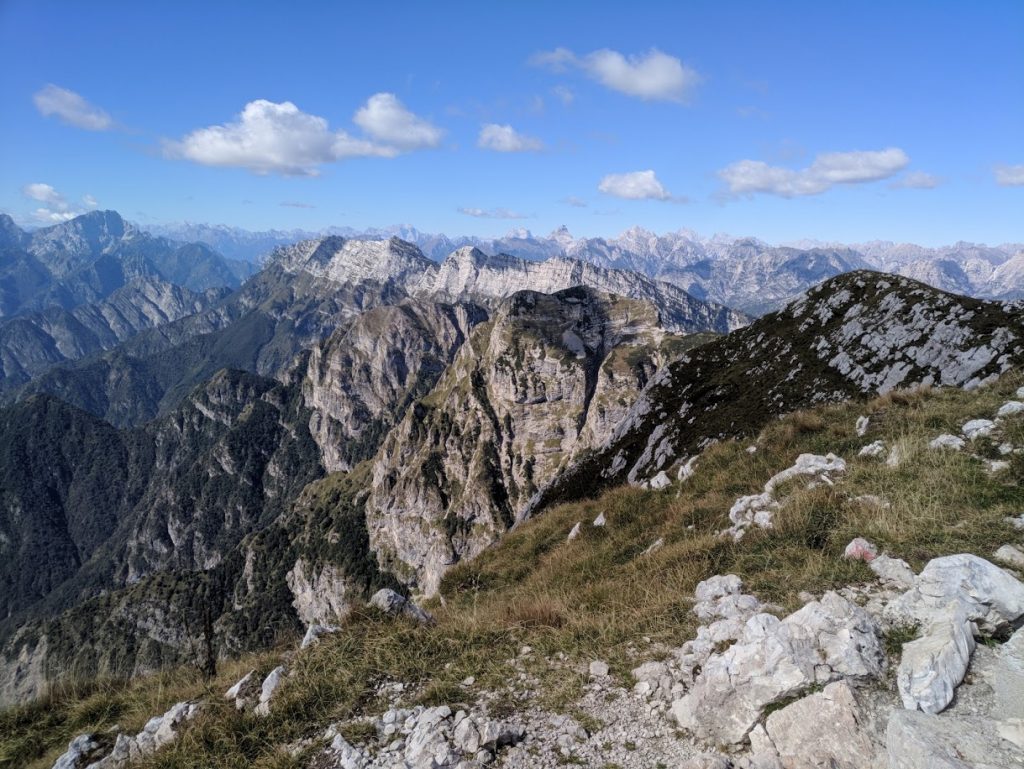 Dolomiti friulane - vista dalla sommità del monte Raut - Foto wikimedia Commons  @Asiarizzetto