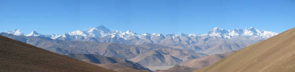 Panoramica su Everest e Makalu. Foto wikimedia commons