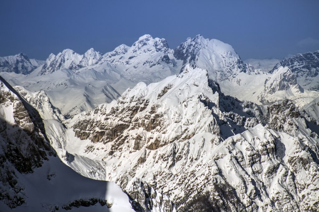 Le Alpi Giulie dopo le nevicate estreme dell'inverno 2020-21 con spessori di neve tra 3 e 5 metri - Foto CNR