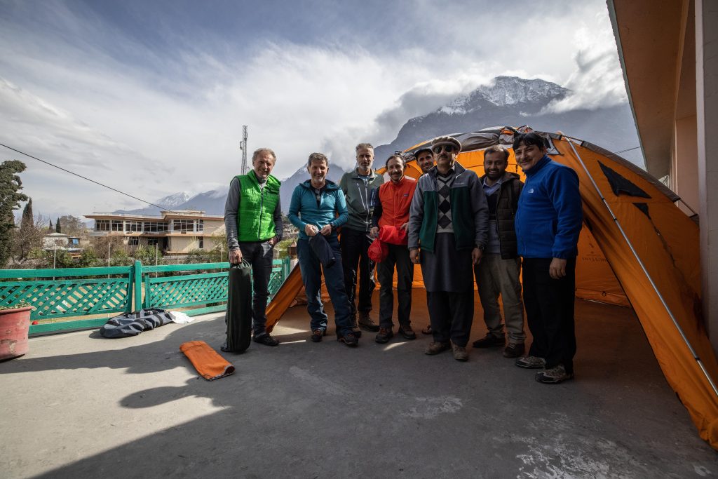 Il gruppo delle guide italiane in Pakistan. Foto Samuel Confortola
