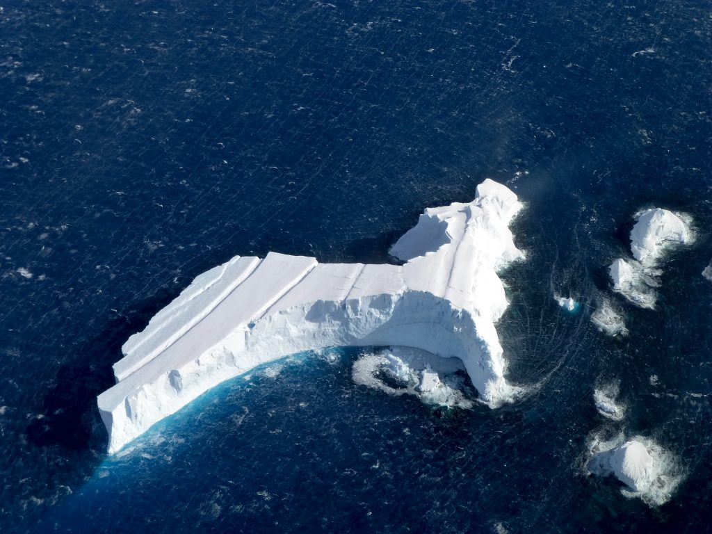 Iceberg staccatosi dal Pine Island -  @wikimedia commons Credit: NASA/Maria-José Viñas