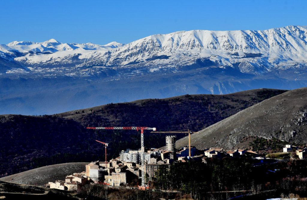 Ricostruzione a Santo Stefano di Sessanio, foto di Stefano Ardito