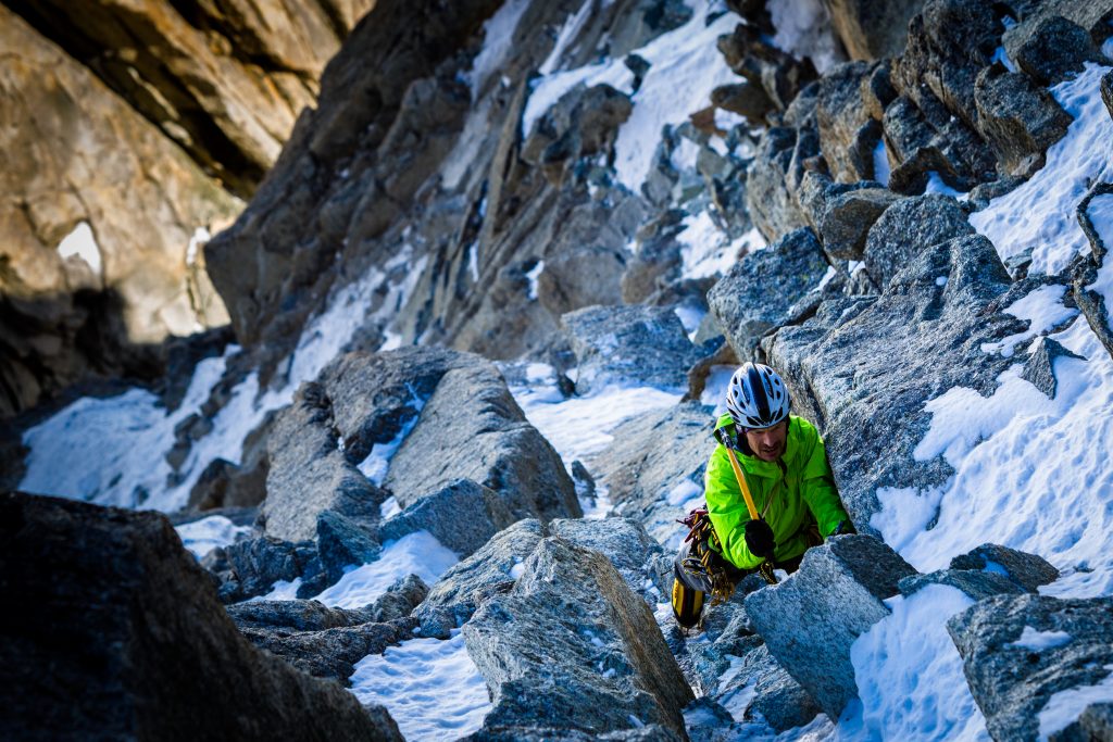 Steve House in azione nel massiccio del Monte Bianco. Foto Lorenzo Belfrond for Grivel