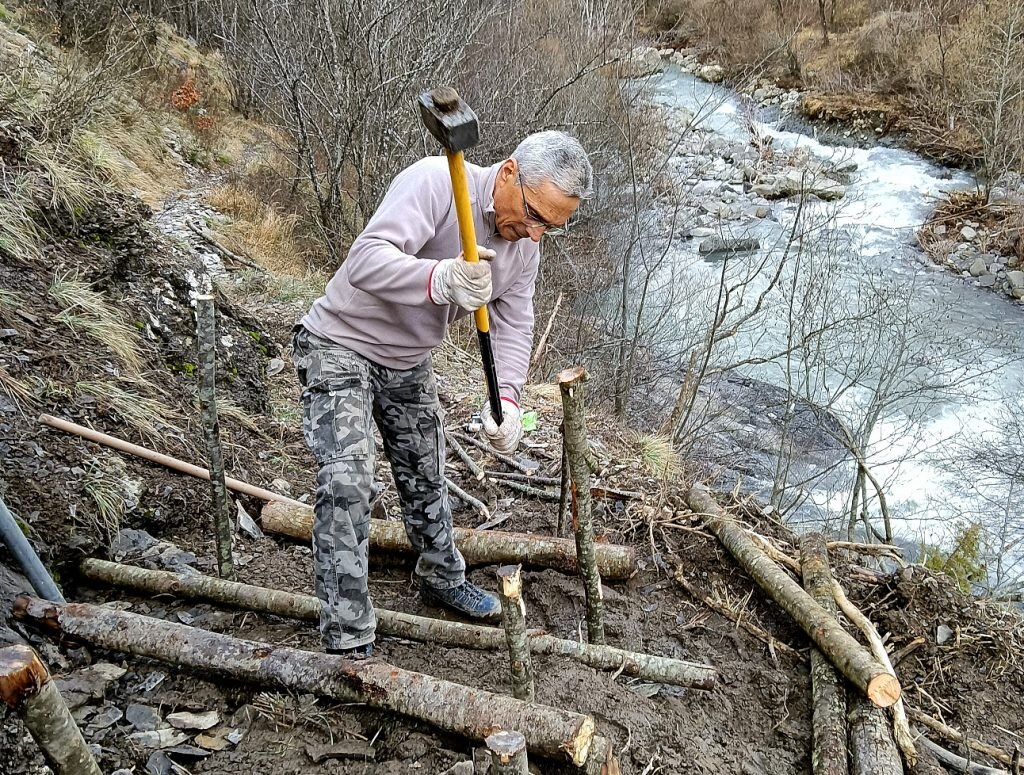 Vito Paticchia al lavoro presso Rocca Corneta