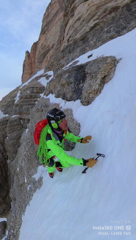 Simon in salita sui primi tiri della via Grande Muro. Foto archivio Simon Gietl