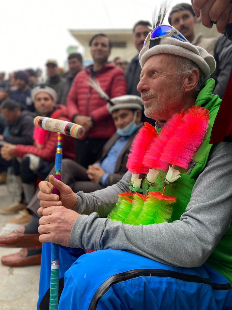 Maurizio Gallo a Skardu durante i festeggiamenti per la spedizione italiana. Foto Samuel Confortola