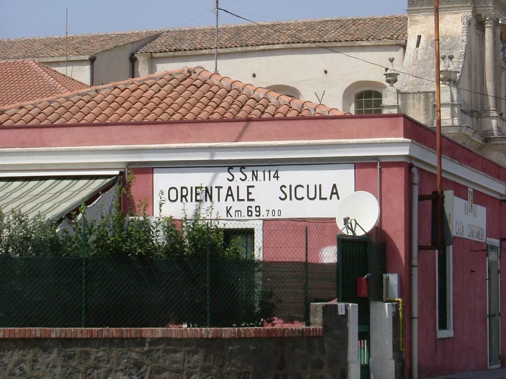 Casa Cantoniera S.S. 114 Orientale Sicula - Foto Wikimedia Commons @Alessandro Cataldo