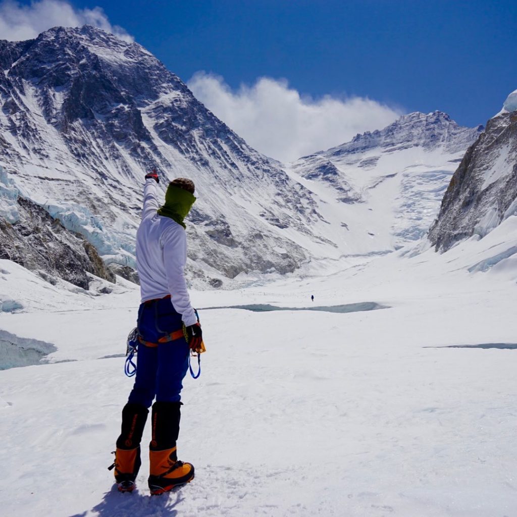 Colin O'Brady. A sx l'Everest a dx Lhotse. Foto @ Colin O'Brady