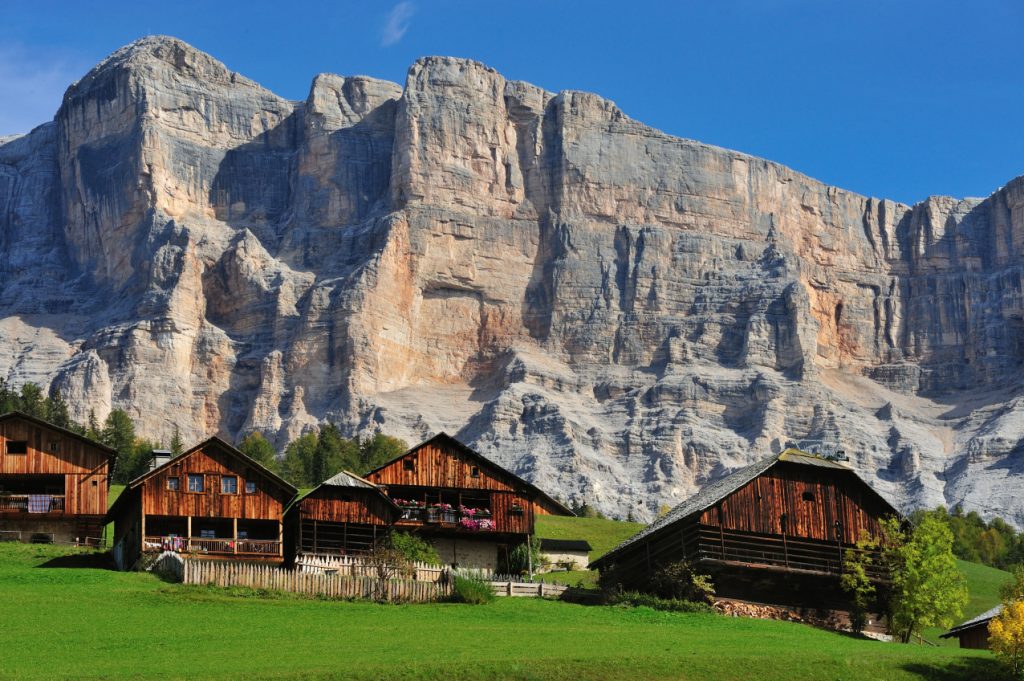 Viles sotto il Sasso Santa Croce.