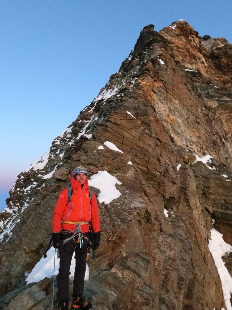 Matteo Della Bordella sulla cresta di Zmutt al tramonto. Foto François Cazzanelli 