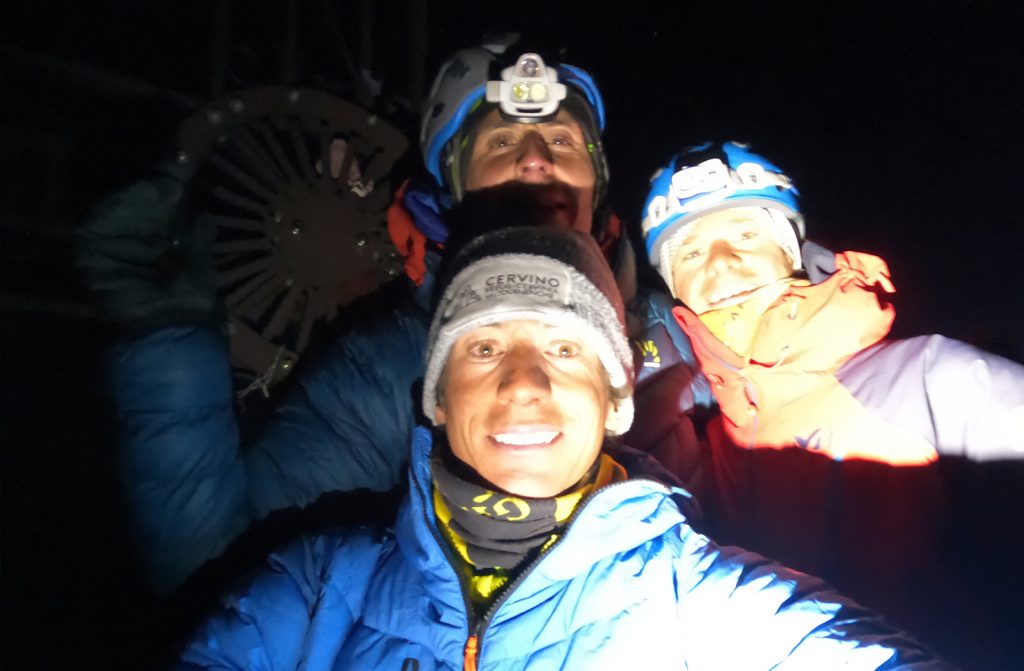 Il trio in vetta al Cervino. Cazzanelli, in primo piano, Ratti e Della Bordella, dietro. Foto François Cazzanelli