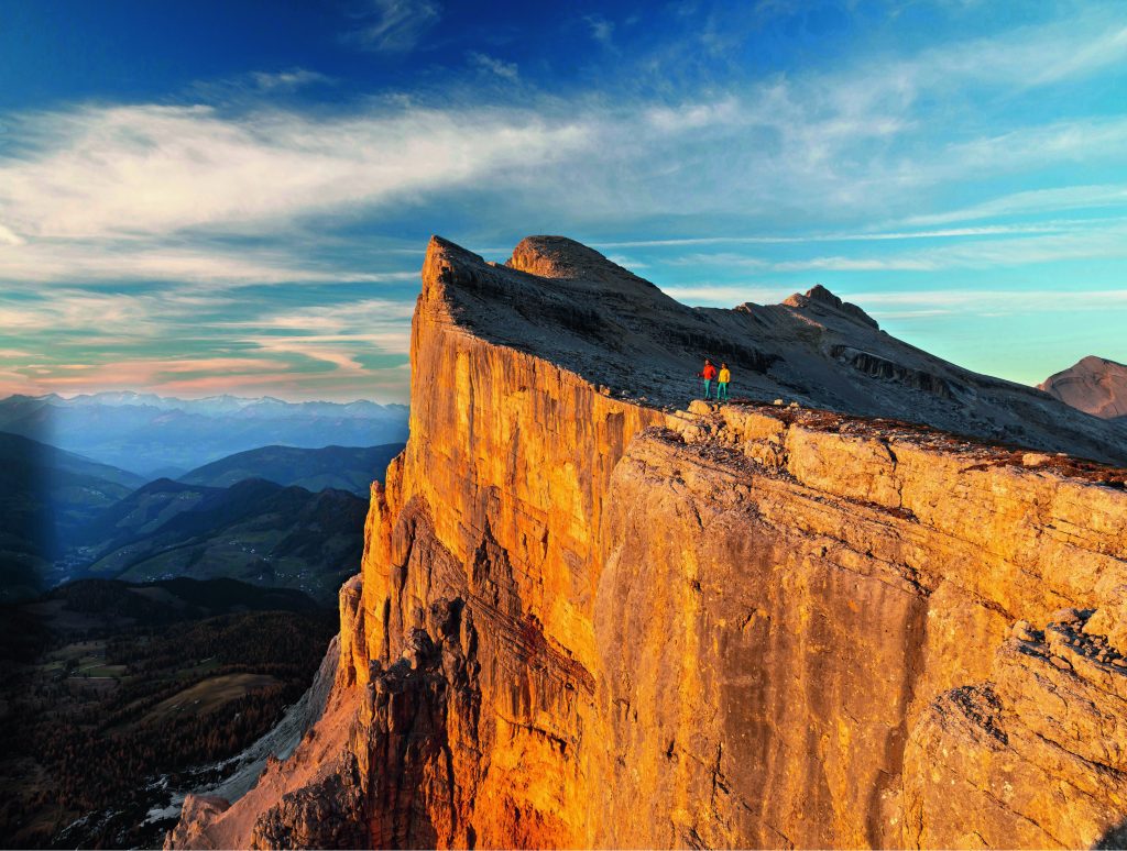 Al tramonto sul Sas dla Crusc, nel Gruppo delle Conturines, affacciati sulla Val Badia. Nicolò Miana/ClickAlps