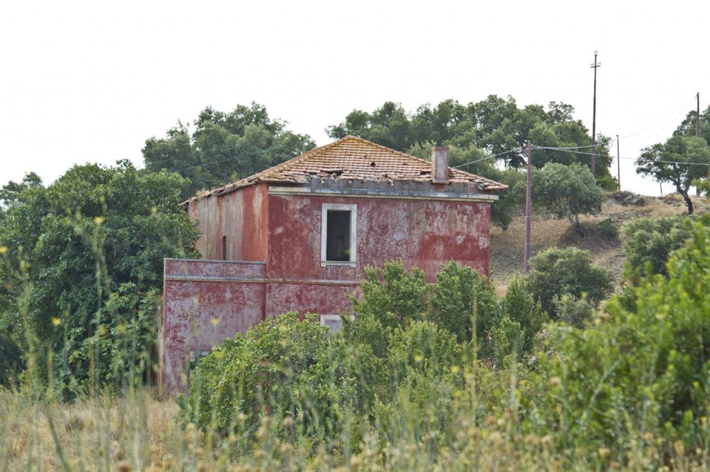 Casa cantoniera in rovina - Foto Wikimedia Commons @trolvag