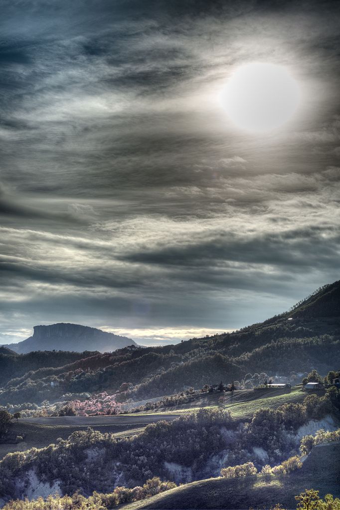 Pietra di Bismantova - Foto Wikimedia Commons @Giorgio Galeotti