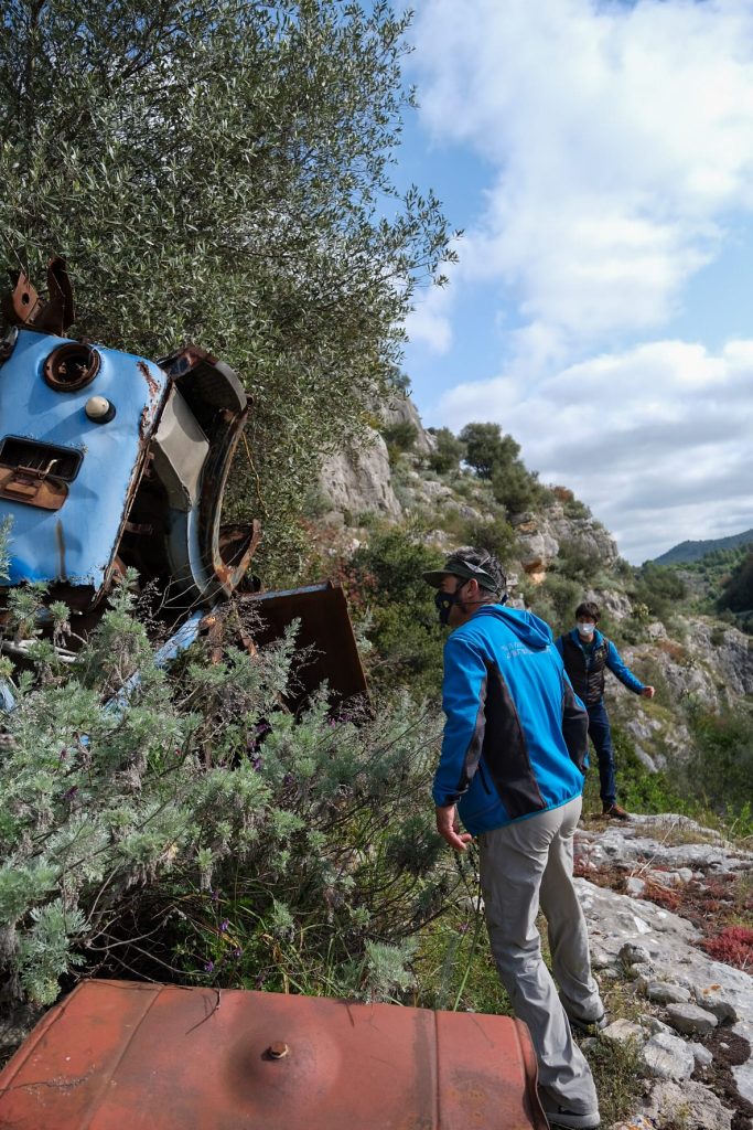 Pulizia alla falesia di Buccheri. Foto Riky Piana