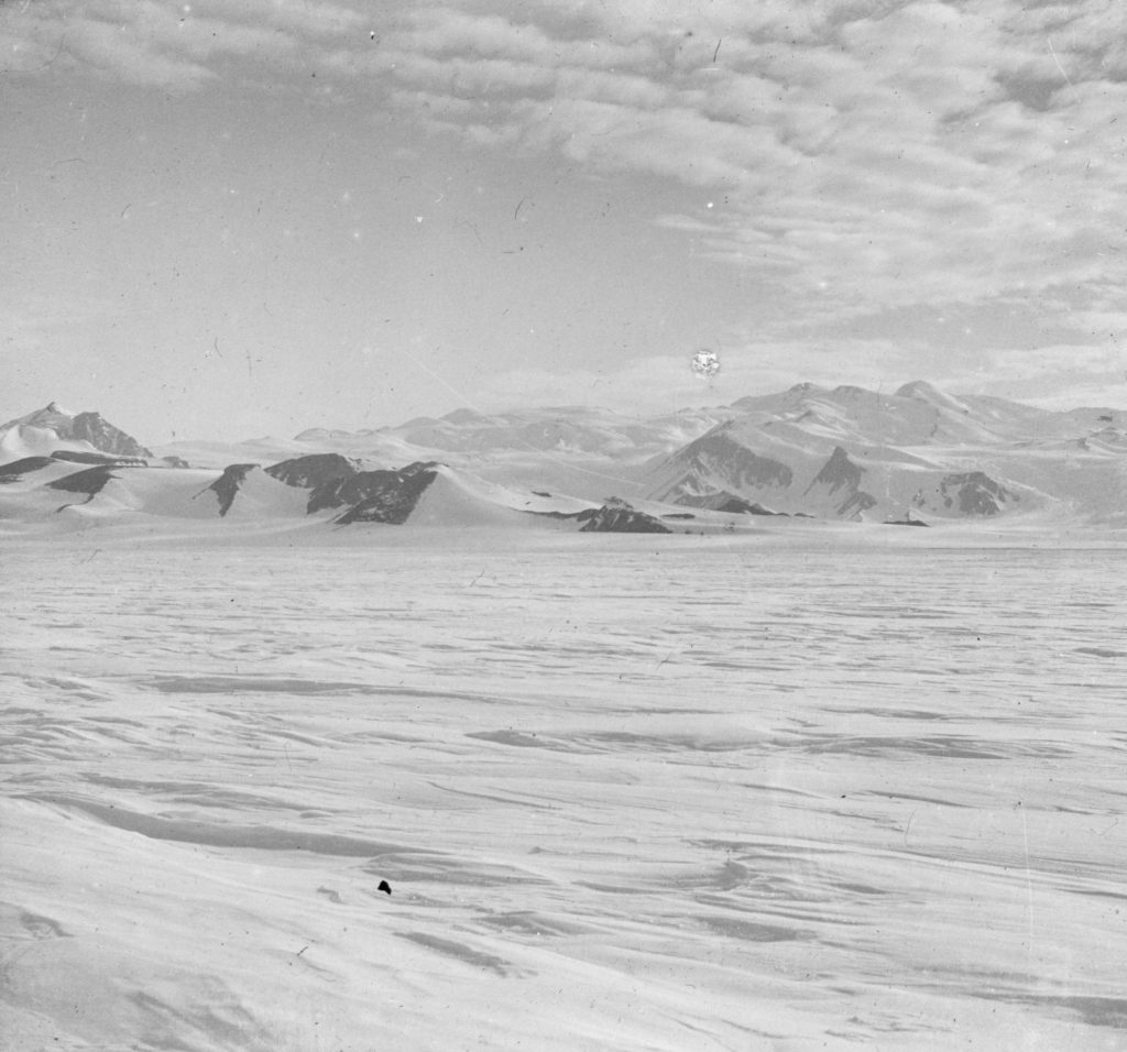 Spedizione Nimrod (1907-09) in Antartide. Foto @ wikimedia commons - Alfred Wegener Institute for Polar and Marine Research